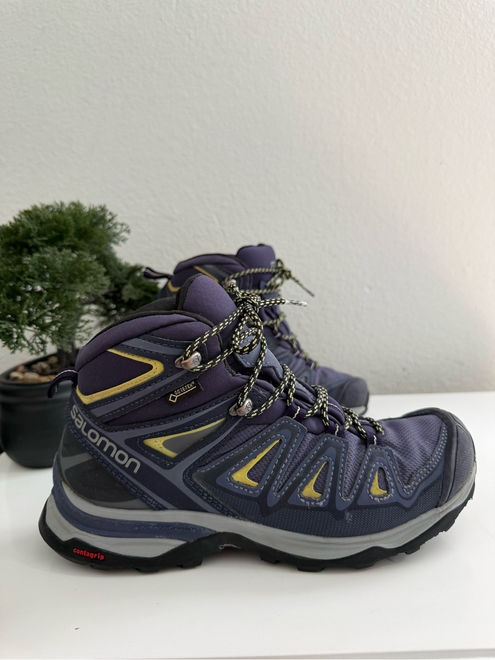 Salomon X ultra mid 2 GTX Women size 7.5 Lace-Up Hiking Boots with Yellow